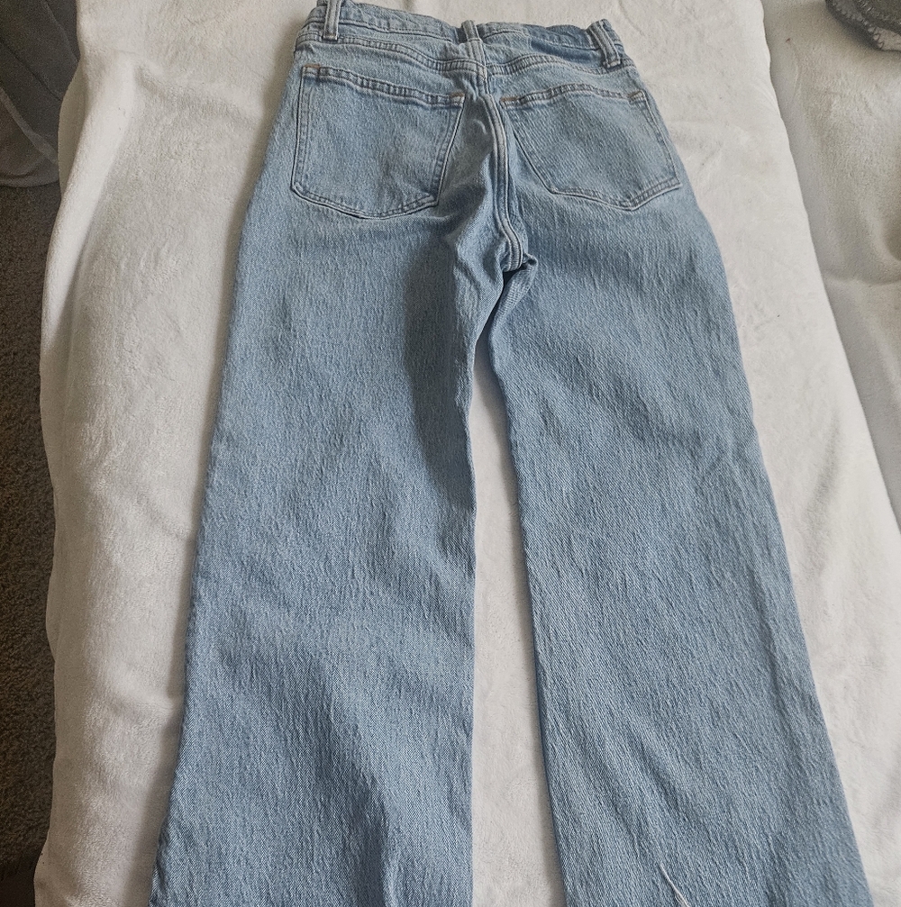 Abercrombie & Fitch 90s Straight Ultra  High Rise  Jeans. Size 23 000